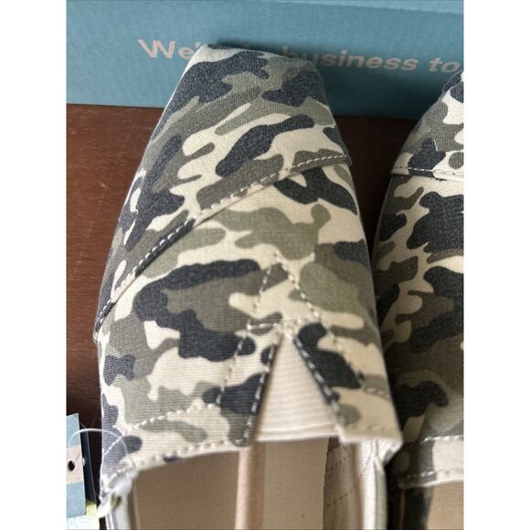Toms Women's Alpargata Slip-On, Dirty Olive Camouflage Print size 5.5 - Picture 2 of 4